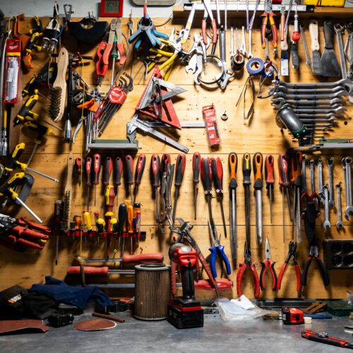 Jakie narzędzia powinien mieć majsterkowicz? Zakup narzędzi w sklepie z narzędziami